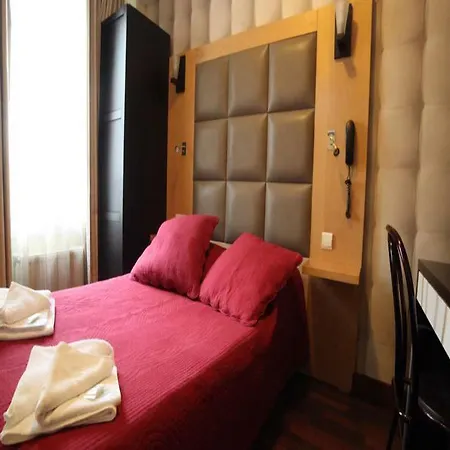 Hotel De France *