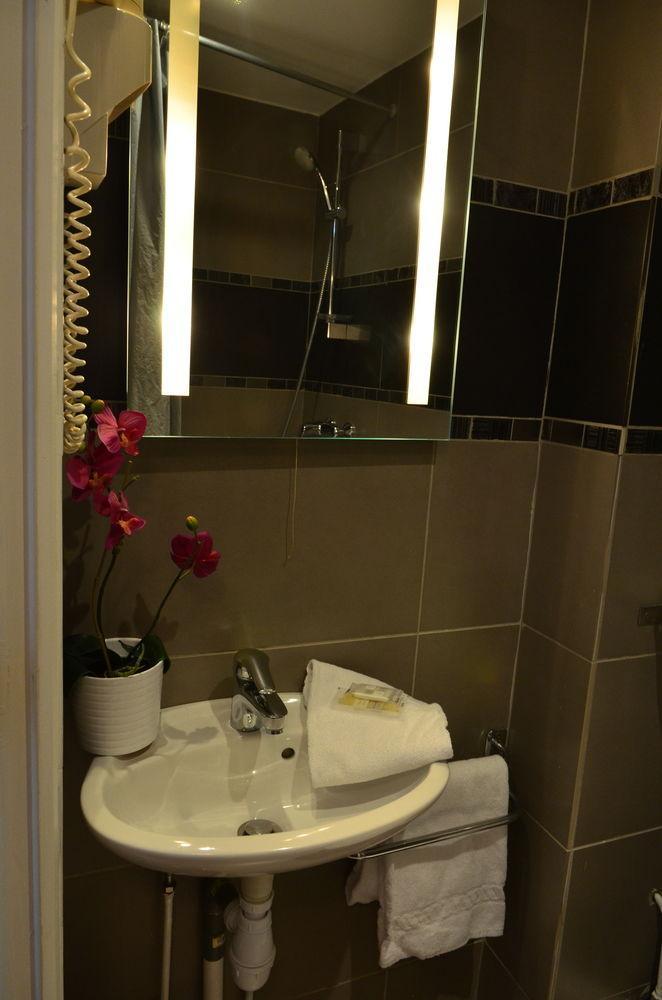 Hotel De France 18 Parigi