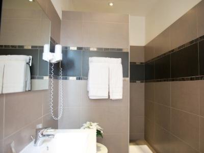 Hotel De France 18 *